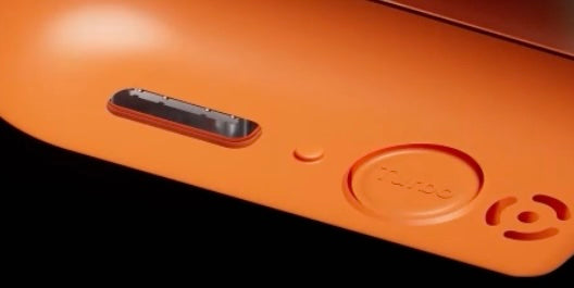 A Lost Mary Turbo can't charge if the USB port is dirty.